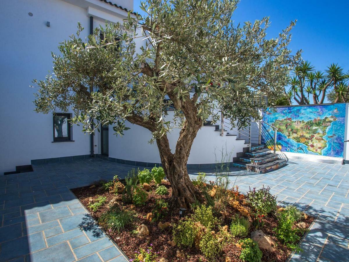 Tra Le Braccia Di Morfeo Bed & Breakfast Terrasini Exterior photo